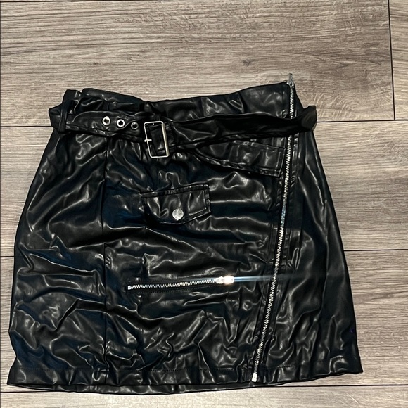 SHEIN Black Faux Leather Pencil Skirt with Zipper - Picture 1 of 3
